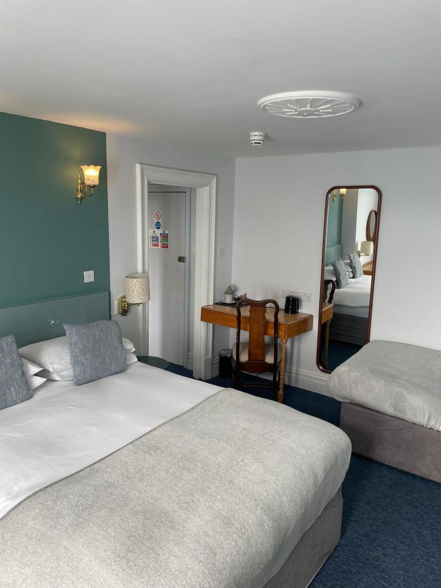 Oyo No 3 Hotell Bath Eksteriør bilde