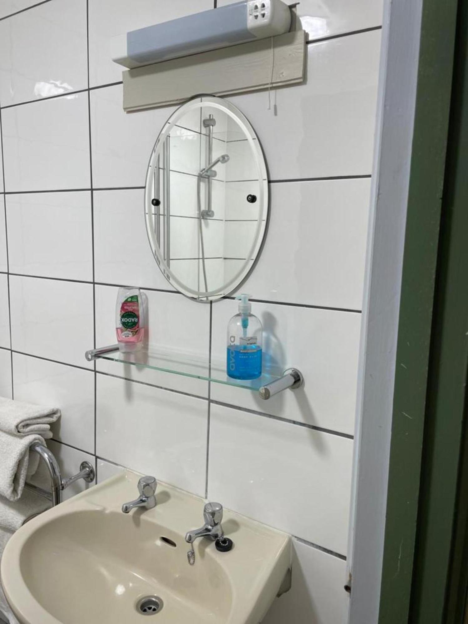 Oyo No 3 Hotell Bath Eksteriør bilde