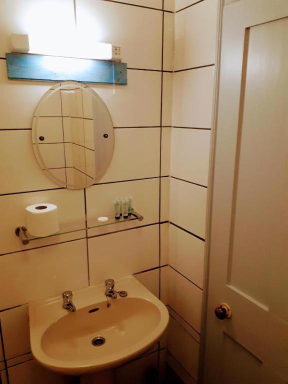 Oyo No 3 Hotell Bath Eksteriør bilde